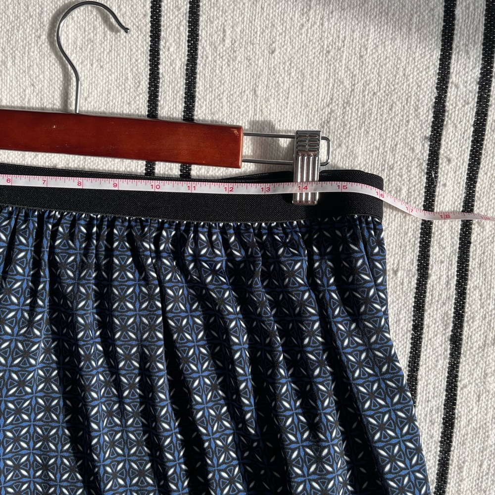 Geometric Patterned Skirt - Picture 4 of 4